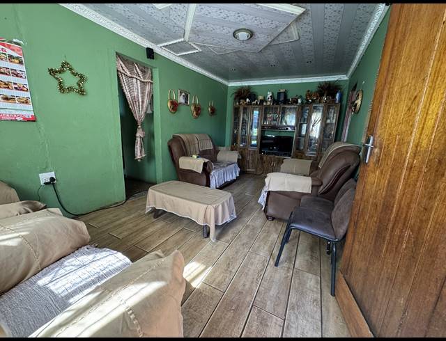 3 BEDROOM FREEHOLD FOR SALE IN HOWICK WEST